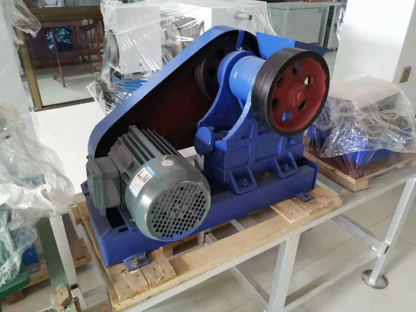 100 60鄂式破碎機2.jpg